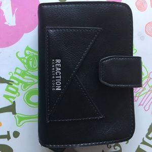 KENNETH COLE REACTION ORGANIZER WALLET